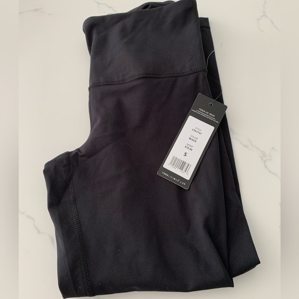 Yogalicious Lux S Black Cropped Legging NWT